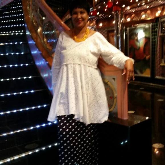 Meet your Posher, Rosette - Picture 1 of 1